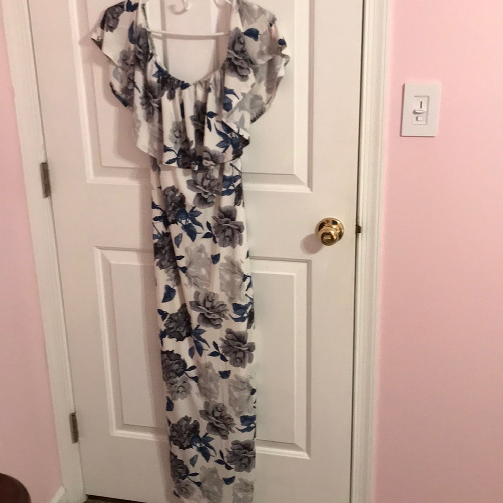 Maternity Dress. Off the shoulder. Size Medium